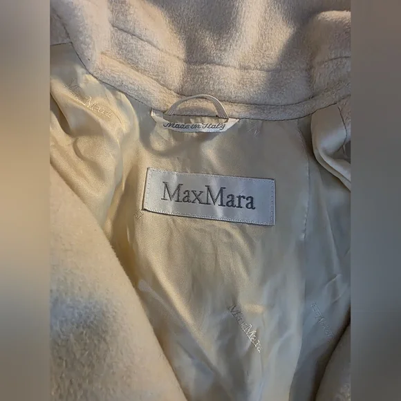 Max Mara HOT ITEM! The ORIGINAL Double Breasted Icon Coat in Neutral. Sz 6/38.